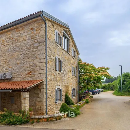Casa Lyra With Heated Pool In Novigrad 800m From The 度假居