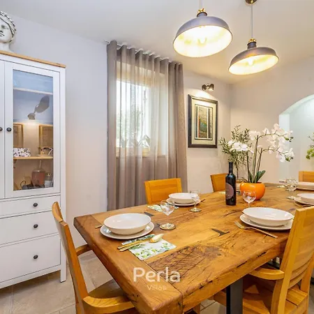 Casa Lyra With Heated Pool In Novigrad 800m From The