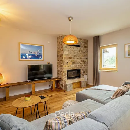 度假居 Casa Lyra With Heated Pool In Novigrad 800m From The *