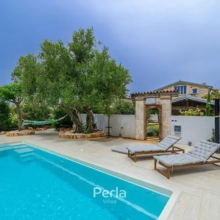 Casa Lyra With Heated Pool In Novigrad 800m From The 度假居