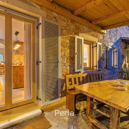 Casa Lyra With Heated Pool In Novigrad 800m From The Novigrad Istria