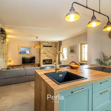 Casa Lyra With Heated Pool In Novigrad 800m From The